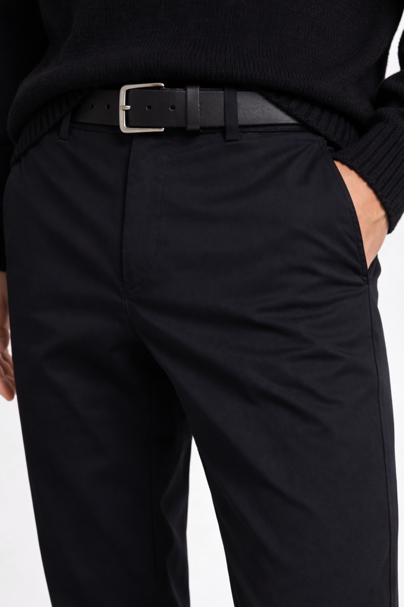 Famous guy posing with a black tailored stretch trouser of Lavencio