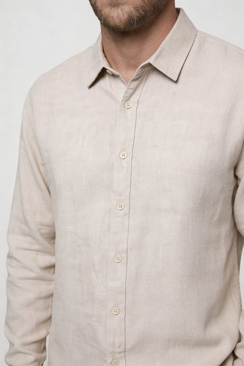 Men’s breathable 100% linen beige shirt lightweight summer button up long sleeve shirt close-up